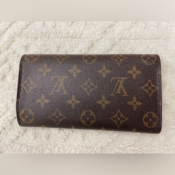 Authentic Louis Vuitton Sarah Monogram Wallet - Picture 2 of 9